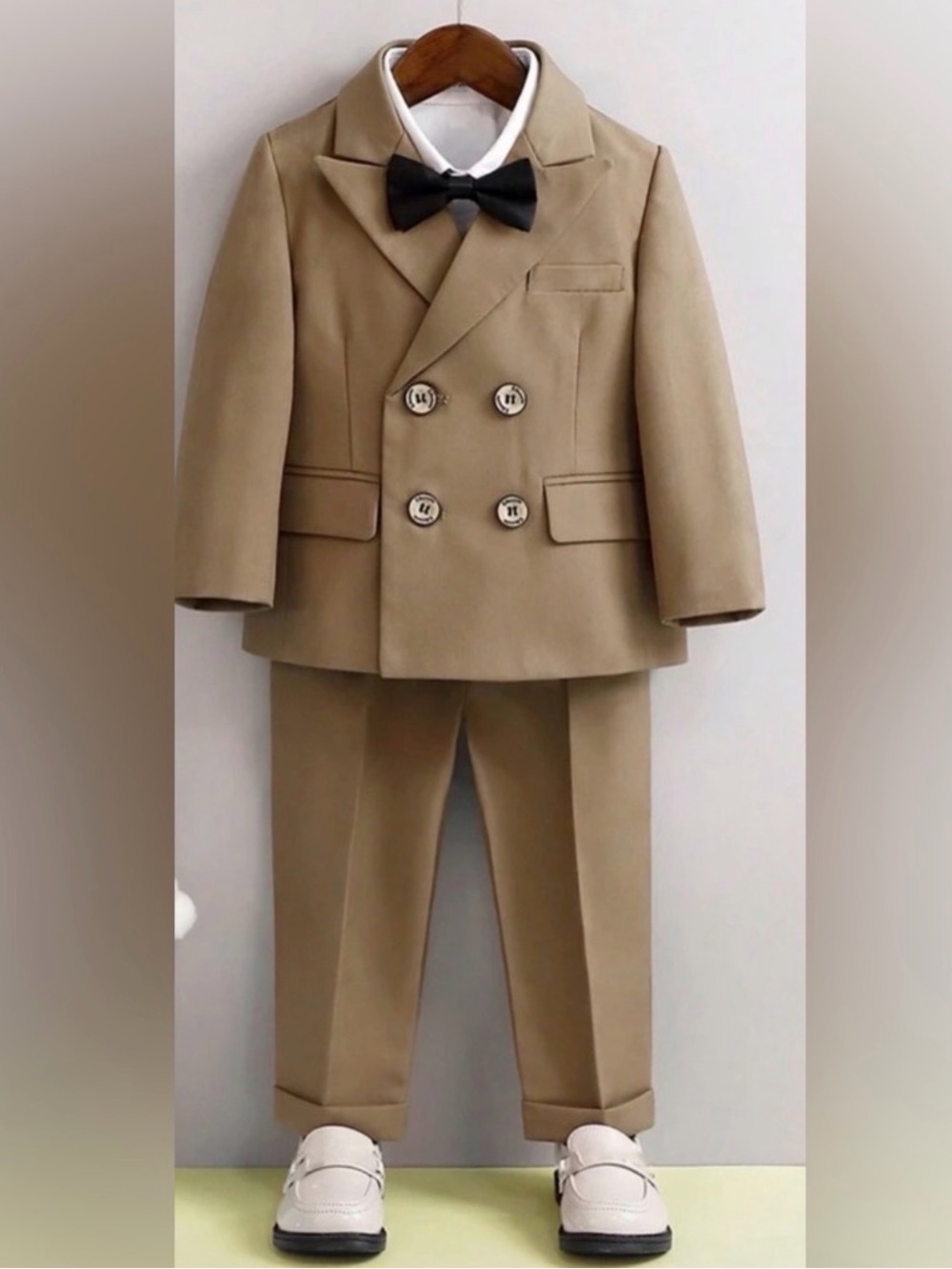 SHEIN Tan Double-Breasted Boys' Blazer and Trousers with Black Bow Tie